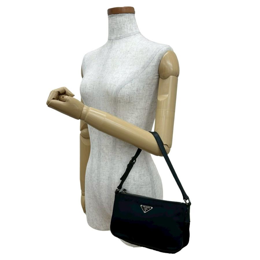 PRADA（プラダ） 極 美品 希少品 三角ロゴ トライアングル 金具