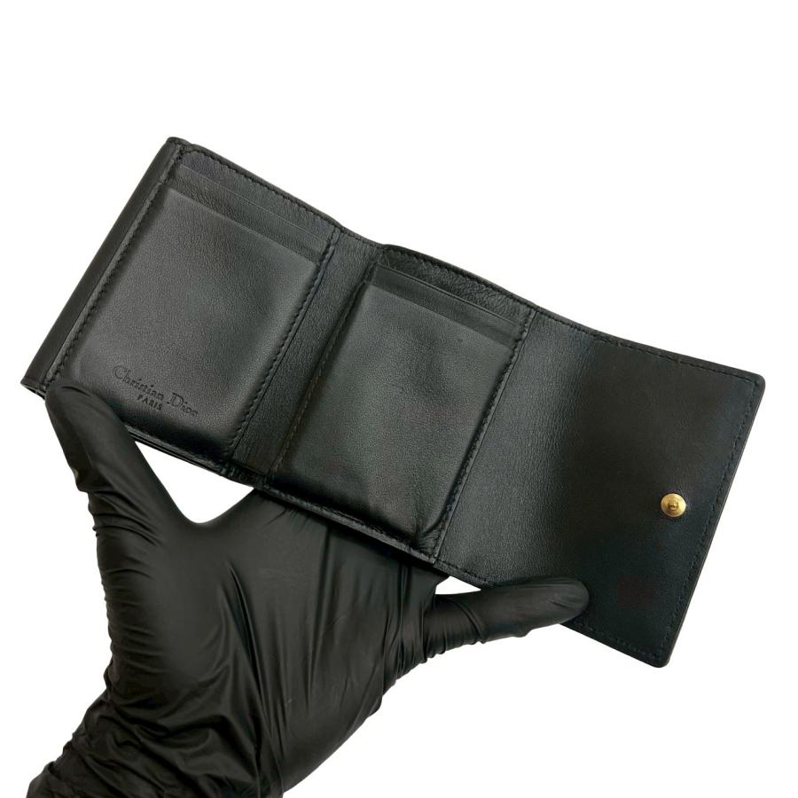 極 美品 Christian Dior ディオール カナージュ ステッチ ロゴ 金具 レザー 本革 三つ折り財布 ミニ ウォレット ブラック 黒 13140 極 美品 Christian Dior ディオール カナージュ ステッチ ロゴ 金具