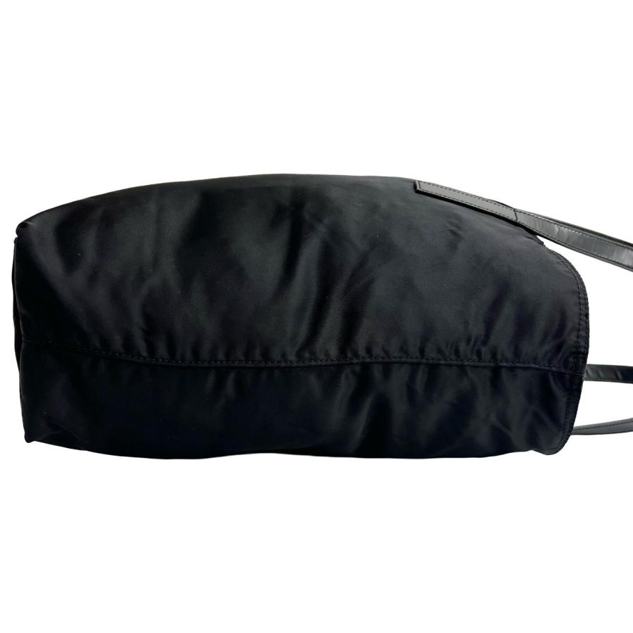 PRADA（プラダ） 極 美品 三角ロゴ 金具 レザー 本革 テスート