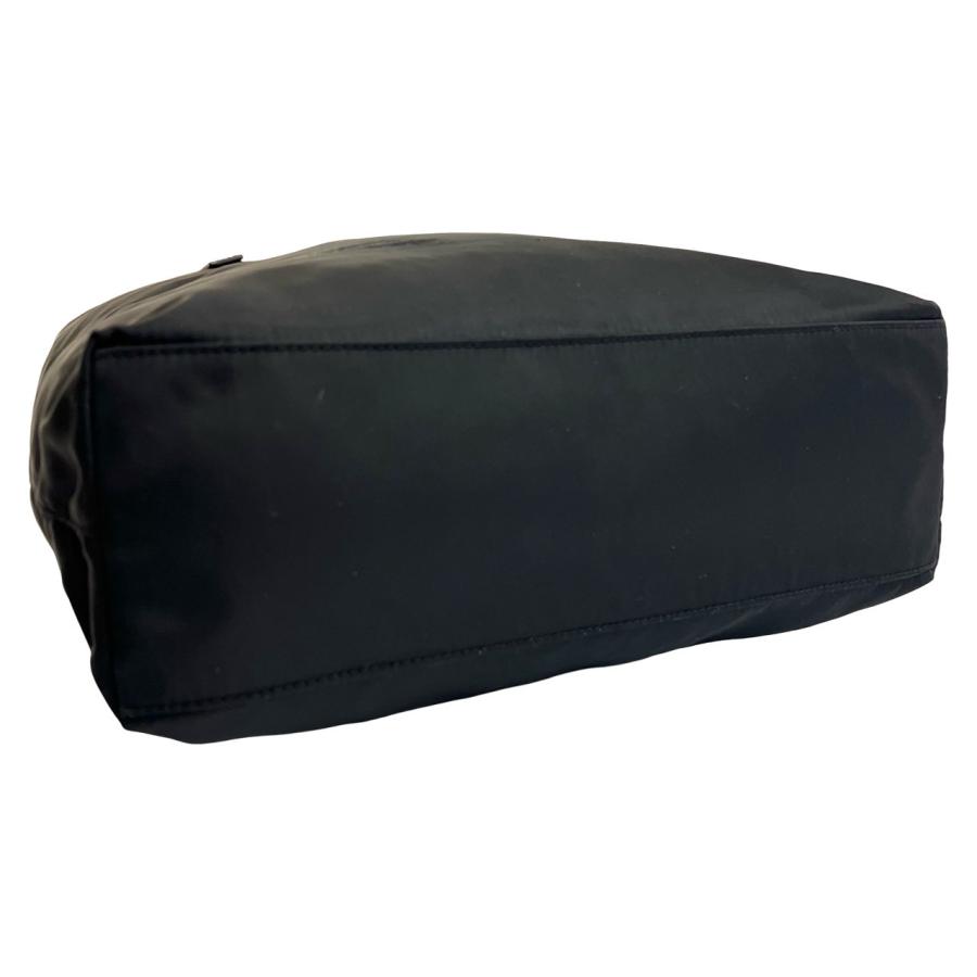 PRADA（プラダ） 極 美品 三角ロゴ 金具 レザー 本革 テスート