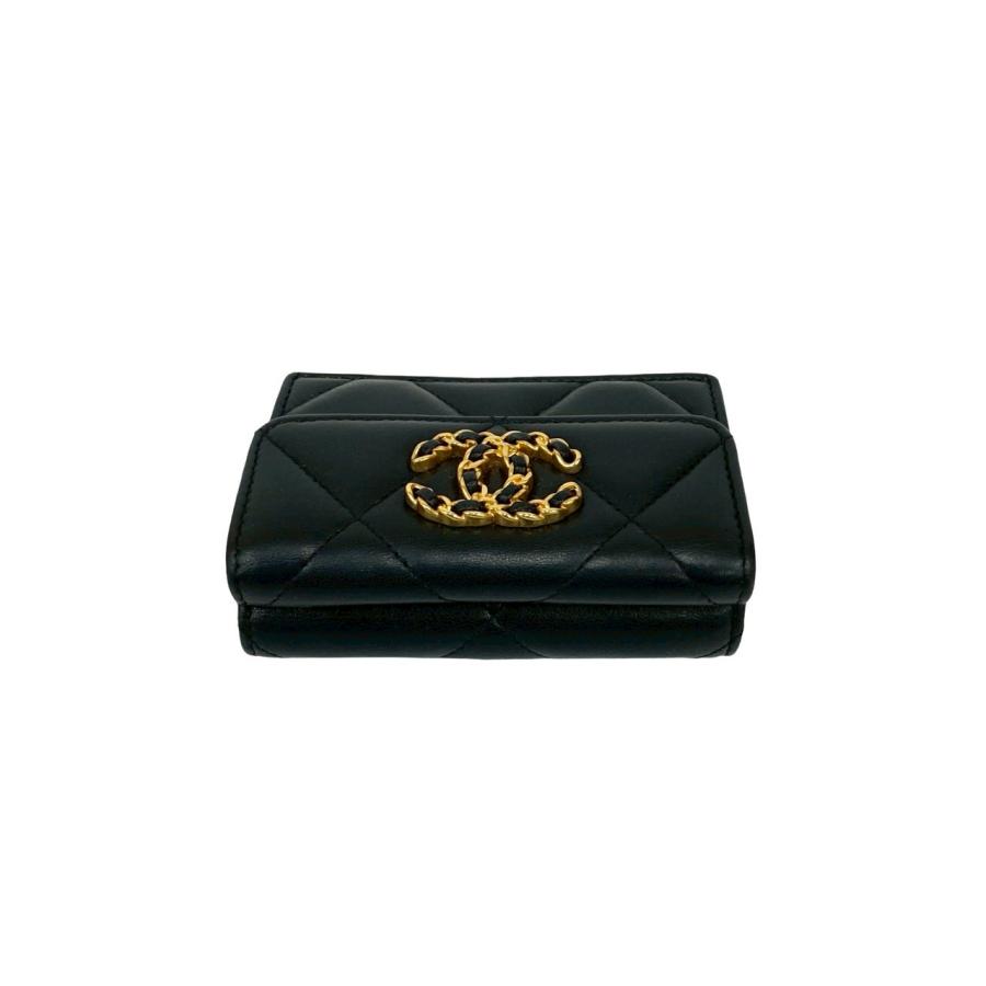 CHANEL（シャネル） 極 美品 箱 袋付 シール有 31番台 シャネル19 ココ 