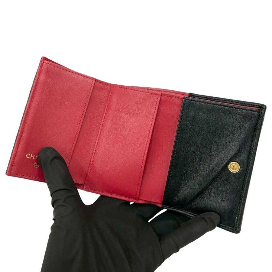 CHANEL（シャネル） 極 美品 箱 袋付 シール有 31番台 シャネル19 ココ