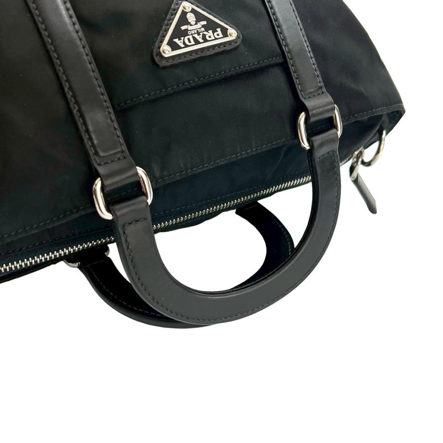 PRADA（プラダ） 極 美品 希少品 三角ロゴ 金具 テスート ナイロン