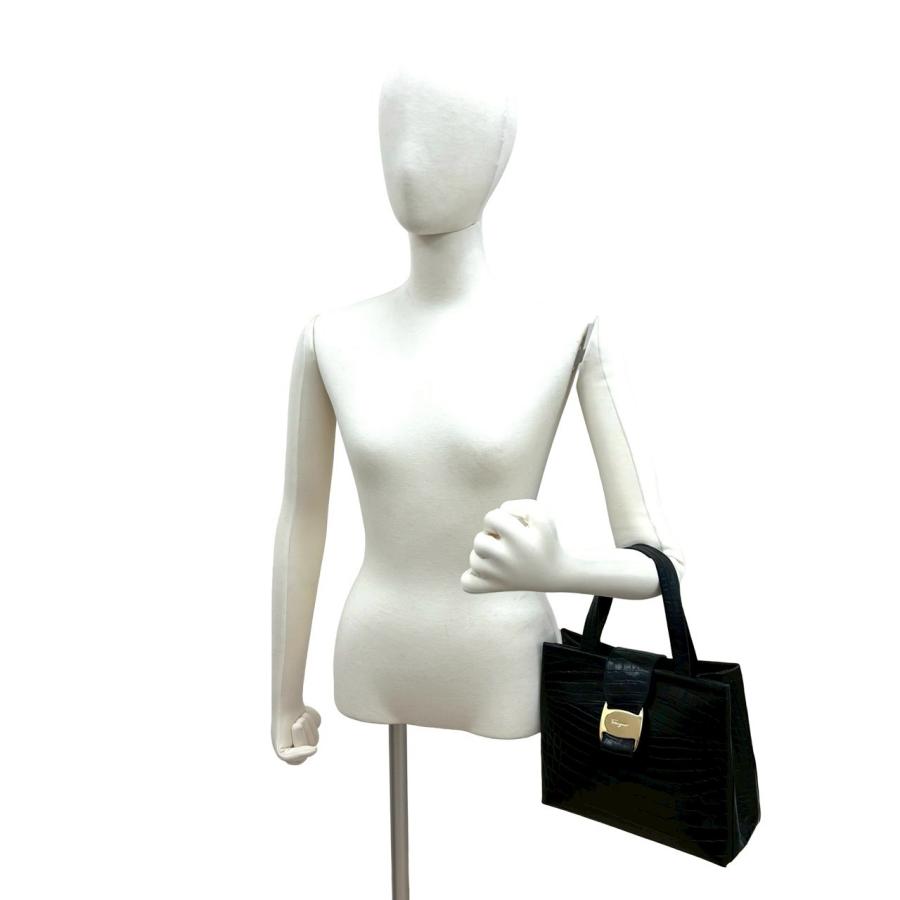 極 美品 Salvatore Ferragamo サルヴァトーレフェラガモ ヴァラ ロゴ