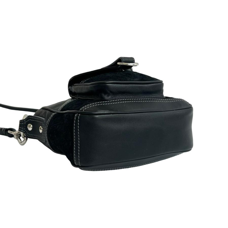 【美品】LOEWE ロエベ アナグラム ショルダーバッグ ポシェット ブラック LOEWE（ロエベ） 極 美品 アナグラム ロゴ レザー 本革 スウェード