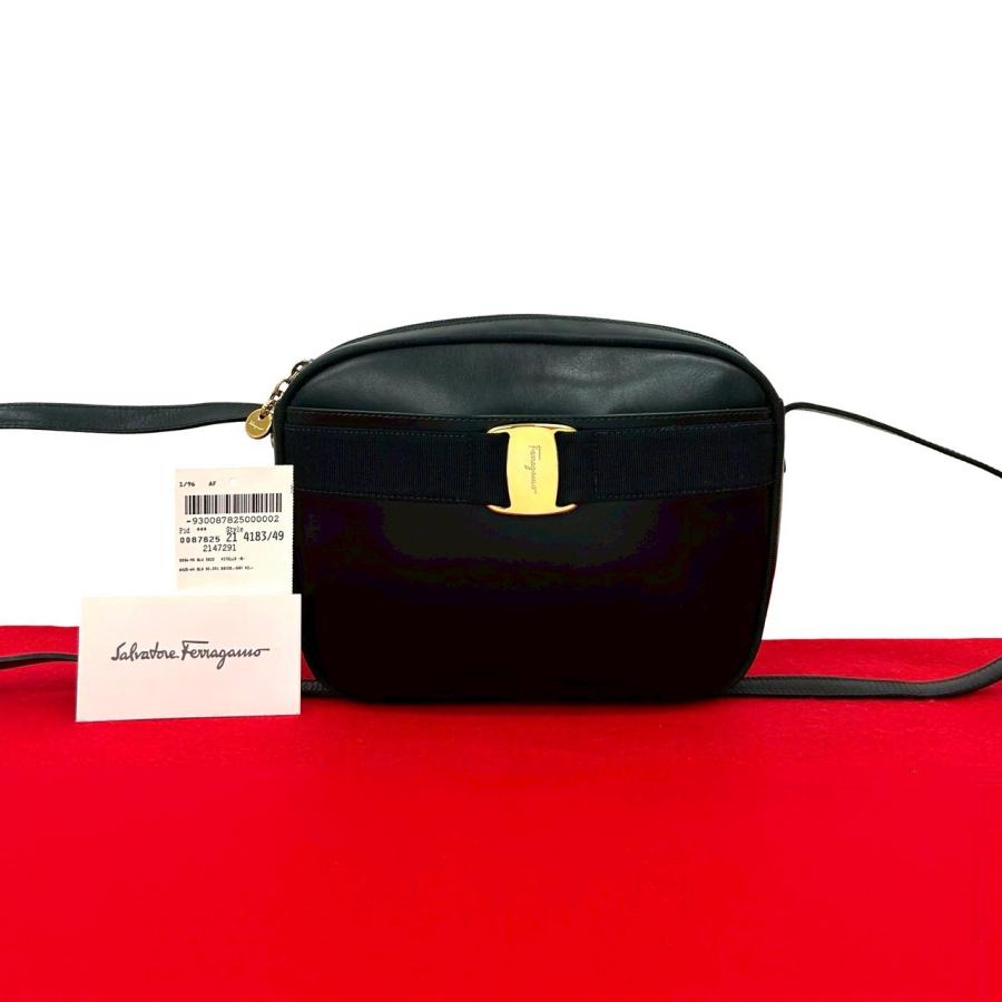 極美品 フェラガモ ヴァラリボン ショルダーウォレット リザード型押し 濃紺 極 美品 Salvatore Ferragamo フェラガモ ヴァラリボン 金具 カーフ