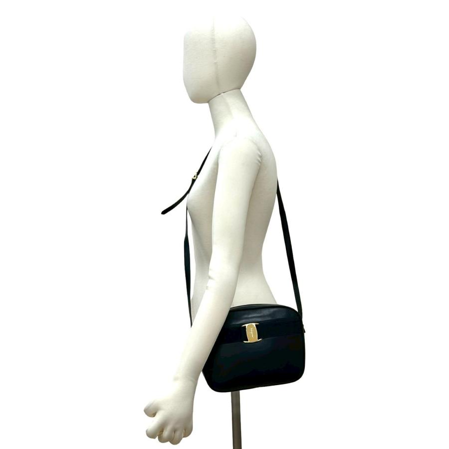極 美品 Salvatore Ferragamo フェラガモ ヴァラリボン 金具 カーフ