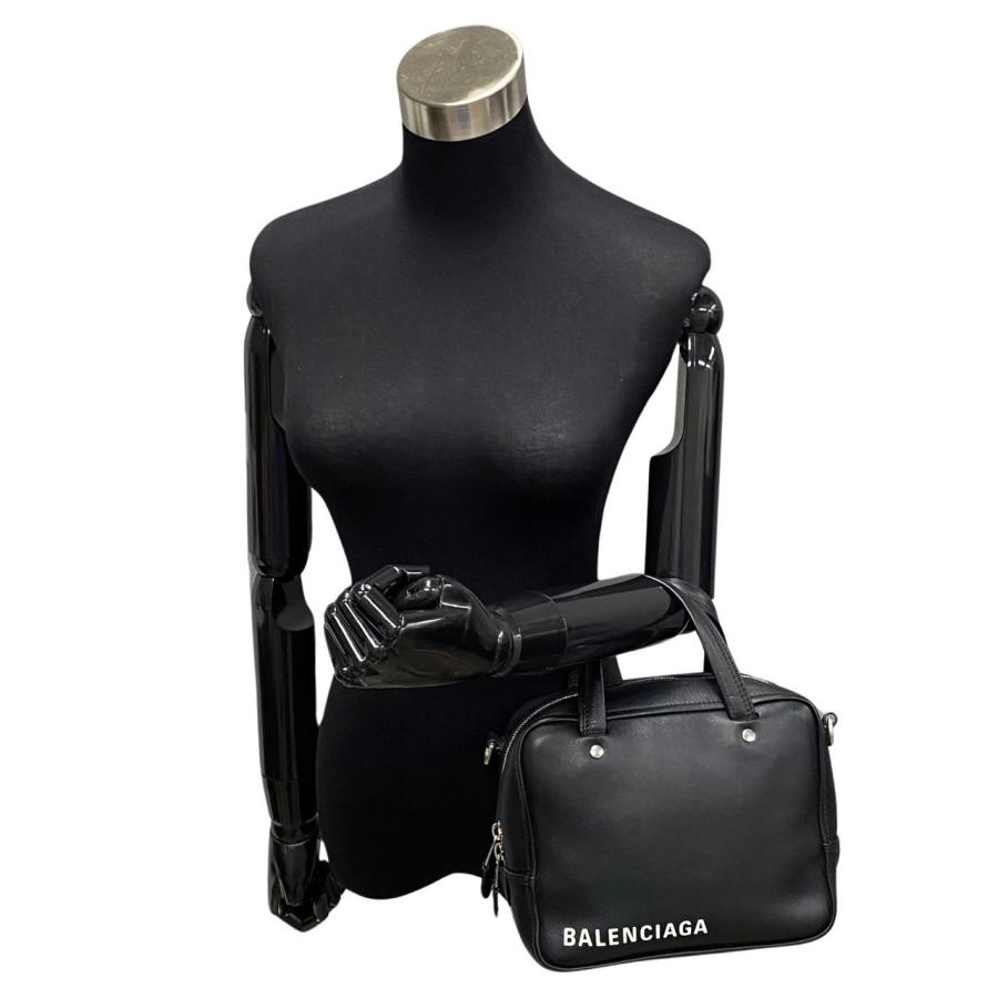 BALENCIAGA ほぼ未使用 袋付 バレンシアガ トライアングル BALENCIAGA ほぼ未使用 袋付 バレンシアガ トライアングル