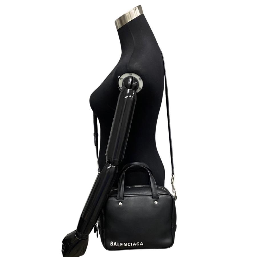 BALENCIAGA ほぼ未使用 袋付 バレンシアガ トライアングル BALENCIAGA ほぼ未使用 袋付 バレンシアガ トライアングル