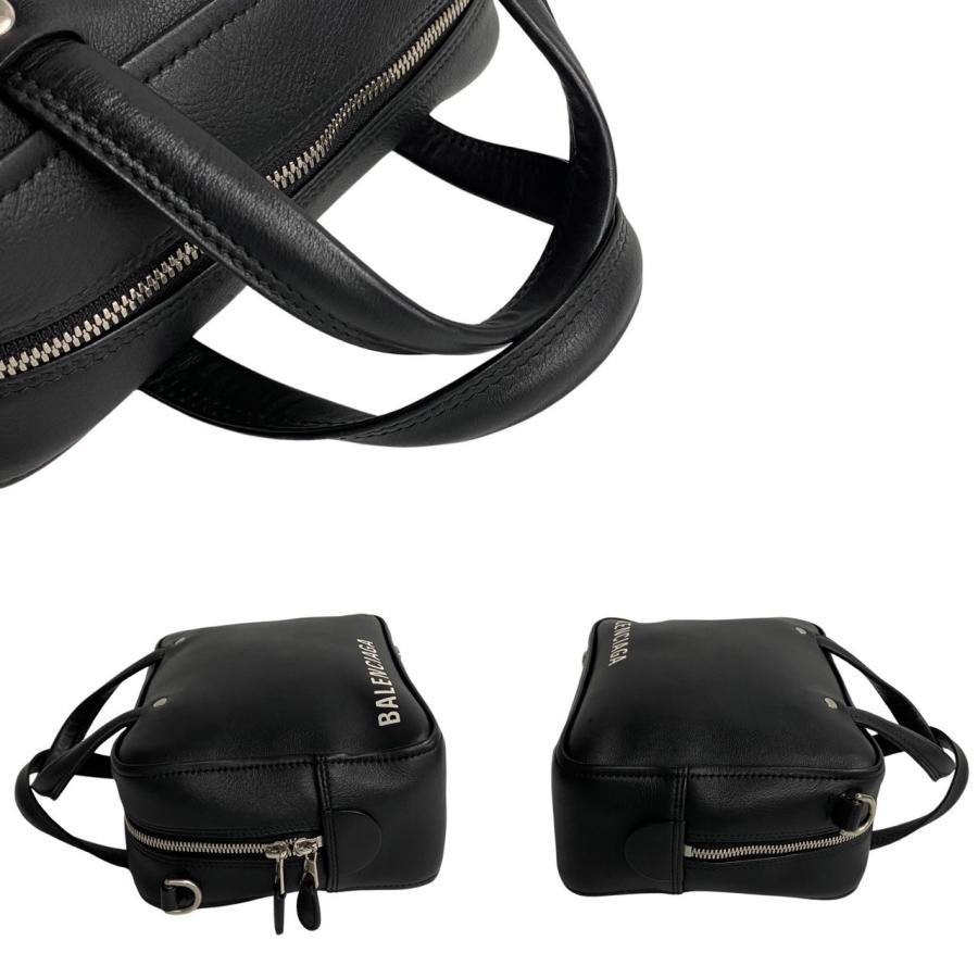 BALENCIAGA ほぼ未使用 袋付 バレンシアガ トライアングル BALENCIAGA ほぼ未使用 袋付 バレンシアガ トライアングル