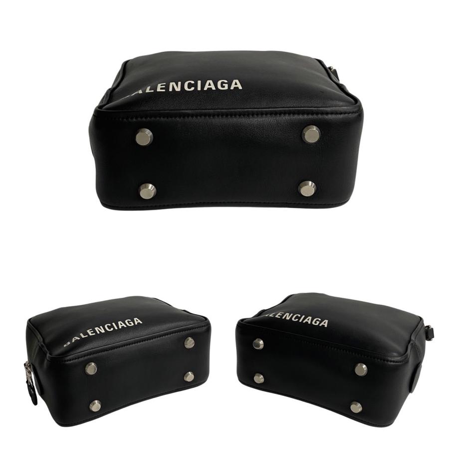 BALENCIAGA ほぼ未使用 袋付 バレンシアガ トライアングル BALENCIAGA ほぼ未使用 袋付 バレンシアガ トライアングル