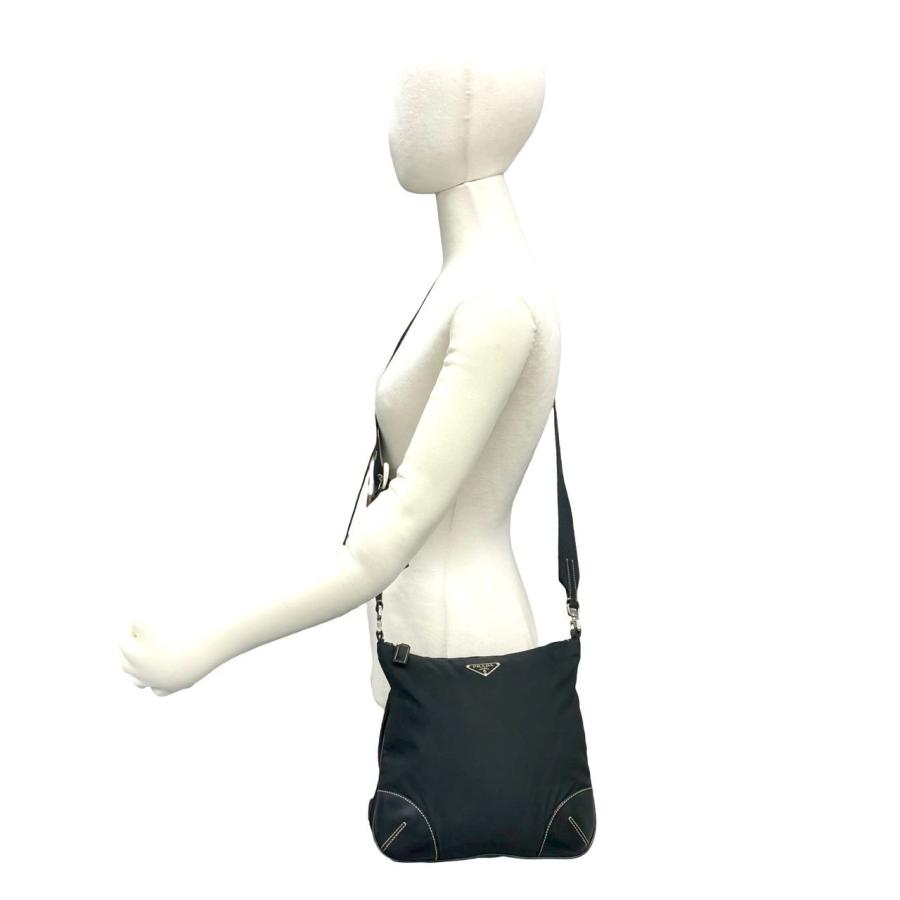PRADA（プラダ） 極 美品 保存袋付 三角ロゴ 金具 ナイロン レザー 本