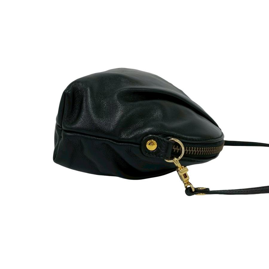 t36【美品】フェンディ　ズッカ　エンボス　ブラック　レザー　ボディバッグ t36【美品】フェンディ ズッカ エンボス ブラック レザー ボディバッグ