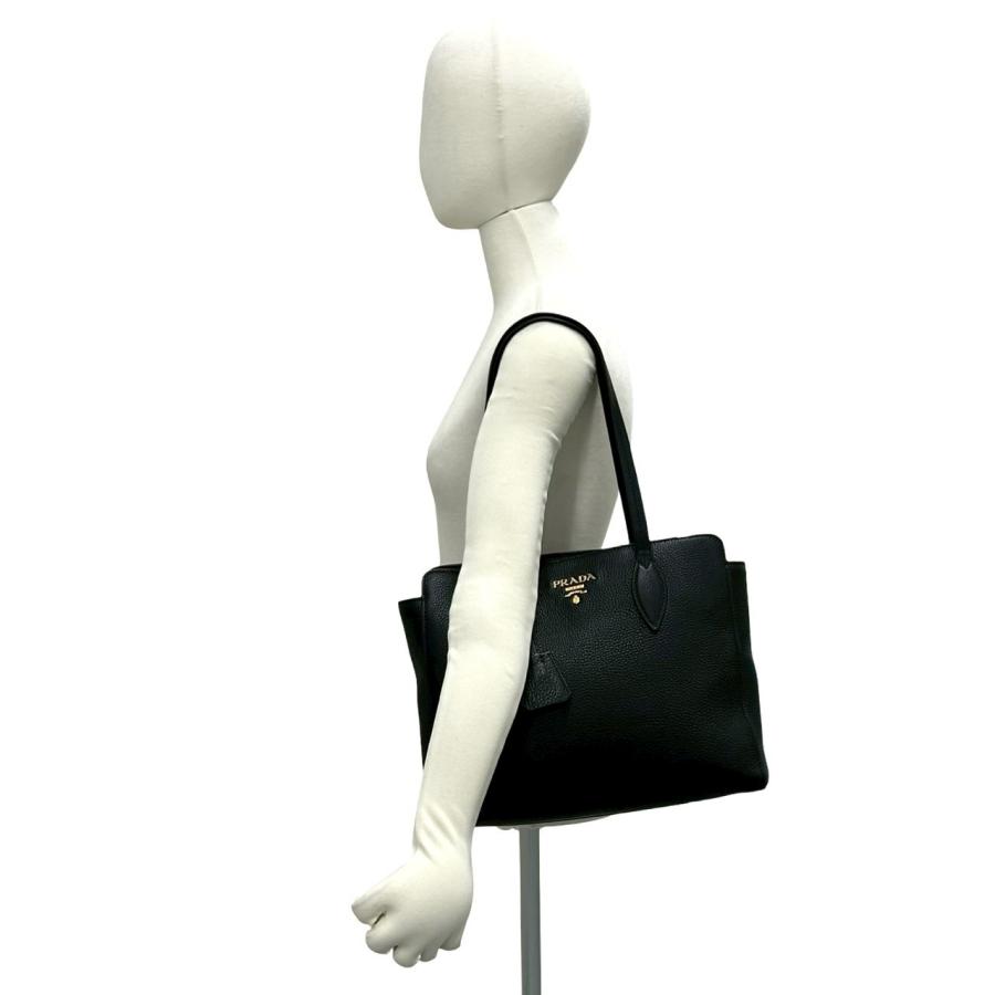 PRADA（プラダ） 極 美品 ロゴ 金具 ヴィッテロダイノ レザー 本革