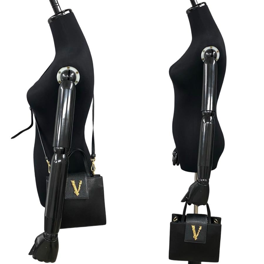 極 美品 VERSACE ヴェルサーチ ヴィルトゥス レターV ロゴ 金具 レザー