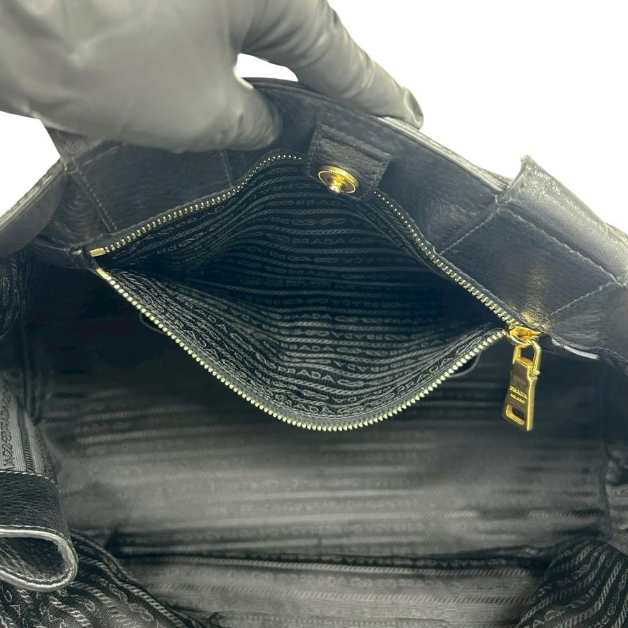 PRADA（プラダ） 極 美品 カナパ 三角ロゴ プレート 金具 レザー 本革