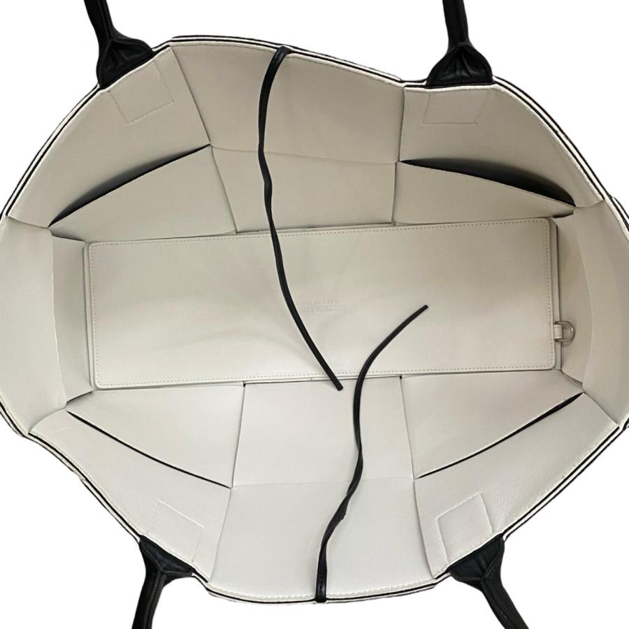 ほぼ未使用 BOTTEGA VENETA ボッテガヴェネタ アルコミディアム ほぼ未使用 BOTTEGA VENETA ボッテガヴェネタ アルコミディアム