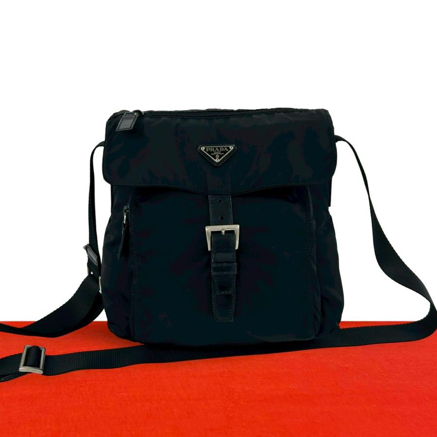 PRADA（プラダ） 極 美品 三角ロゴ トライアングル 金具 ナイロン