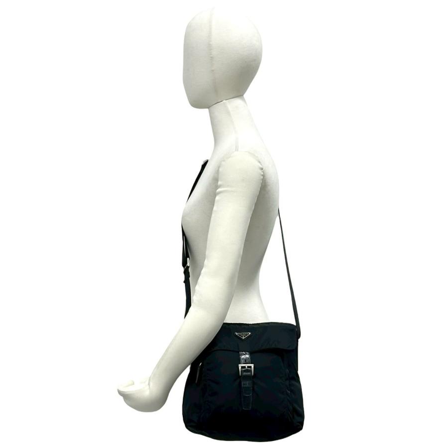 【極美品】PRADA 三角形ケース ブラック　ショルダーバッグ　ポーチ PRADA（プラダ） 極 美品 三角ロゴ トライアングル 金具 ナイロン