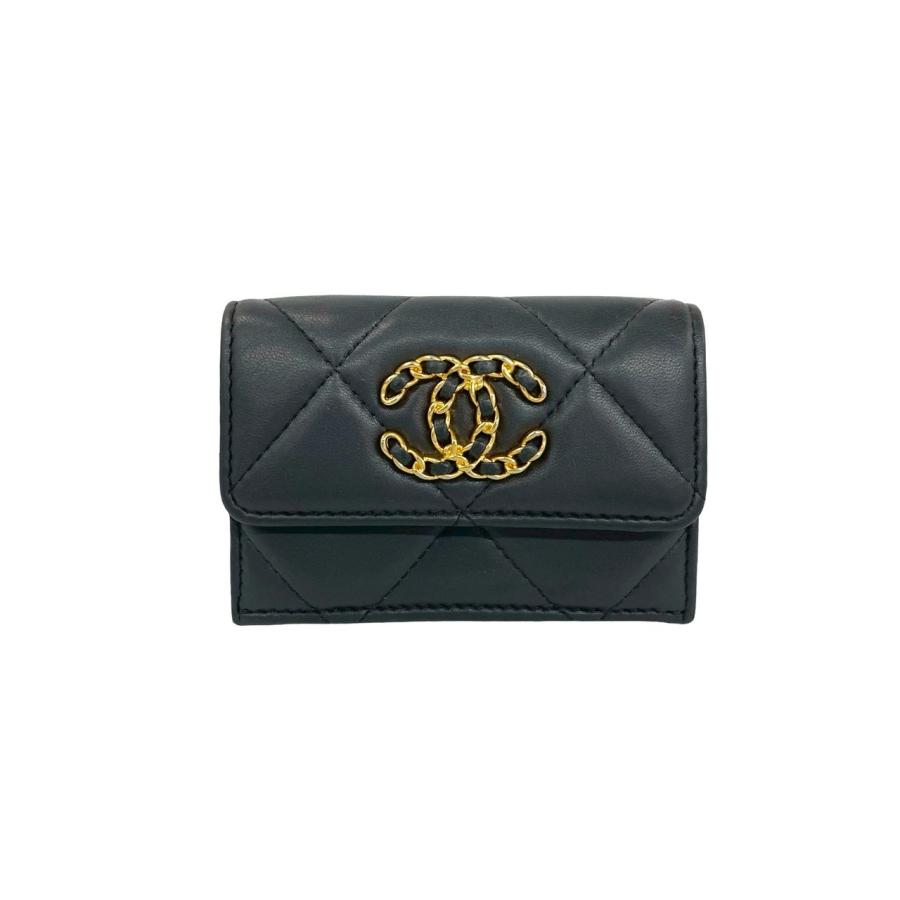 CHANEL（シャネル） 極 美品 シール有 31番台 シャネル19 ココマーク