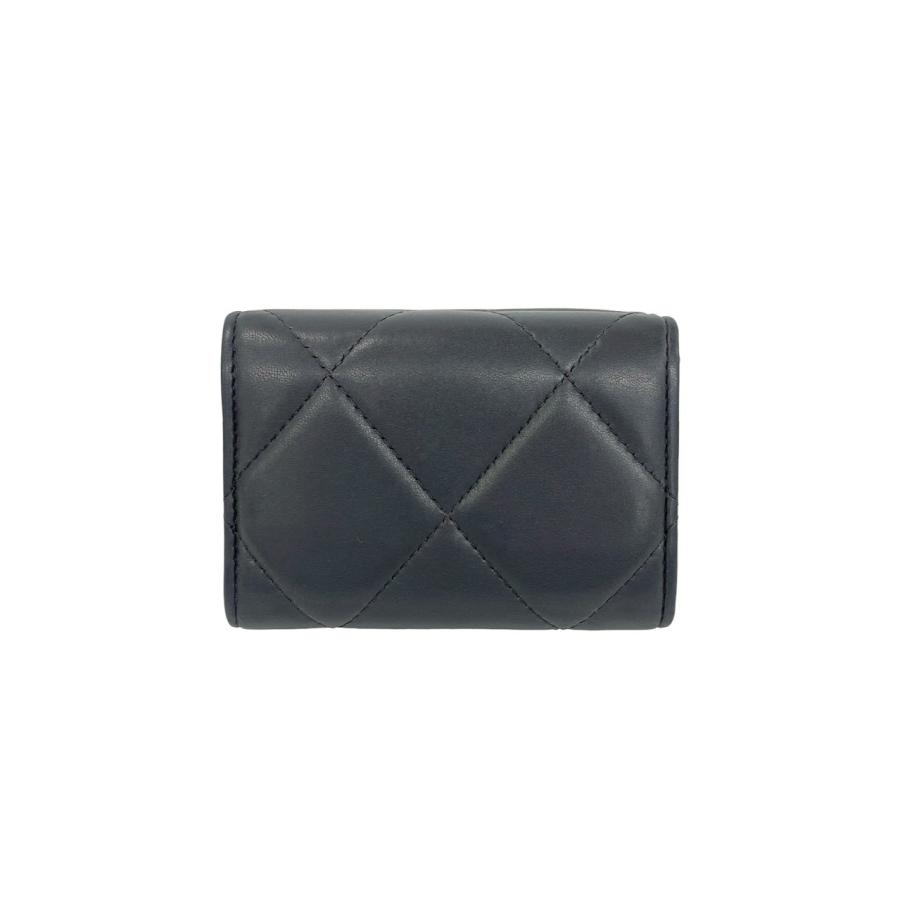 CHANEL（シャネル） 極 美品 シール有 31番台 シャネル19 ココマーク