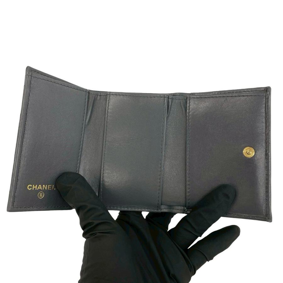 CHANEL（シャネル） 極 美品 シール有 31番台 シャネル19 ココマーク