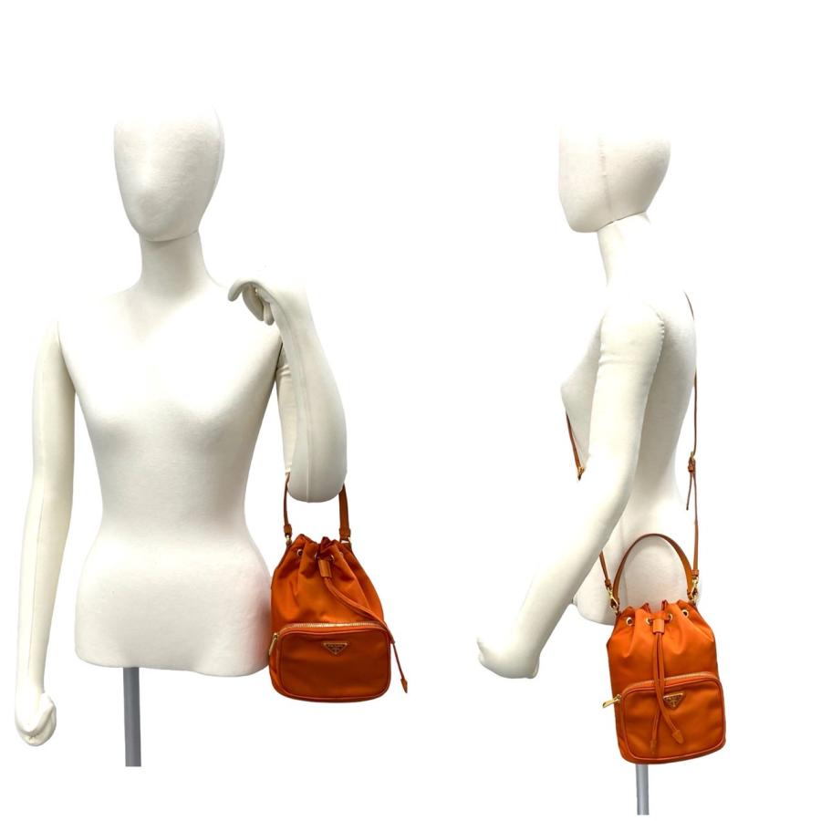 PRADA（プラダ） 極 美品 三角ロゴ 金具 ナイロン サフィアーノ レザー