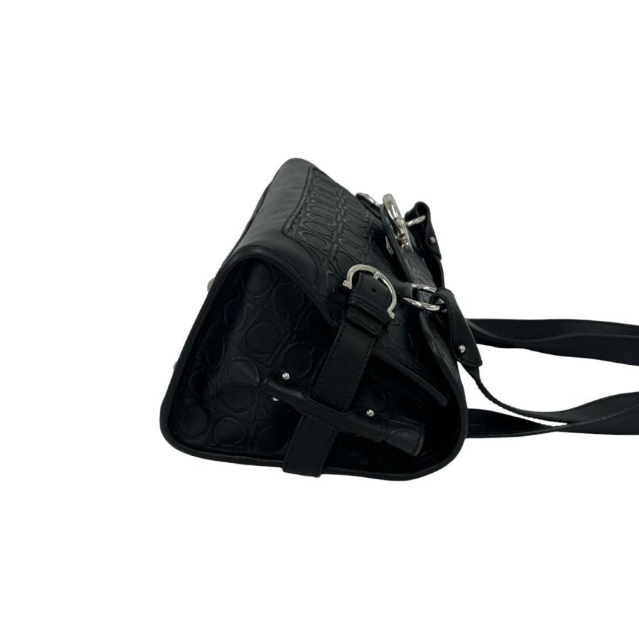 新品✨サルヴァトーレフェラガモ　ガンチーニ　ハンドバッグ　ポーチ　黒　レザー 極 美品 Salvatore Ferragamo サルヴァトーレフェラガモ ガンチーニ 柄