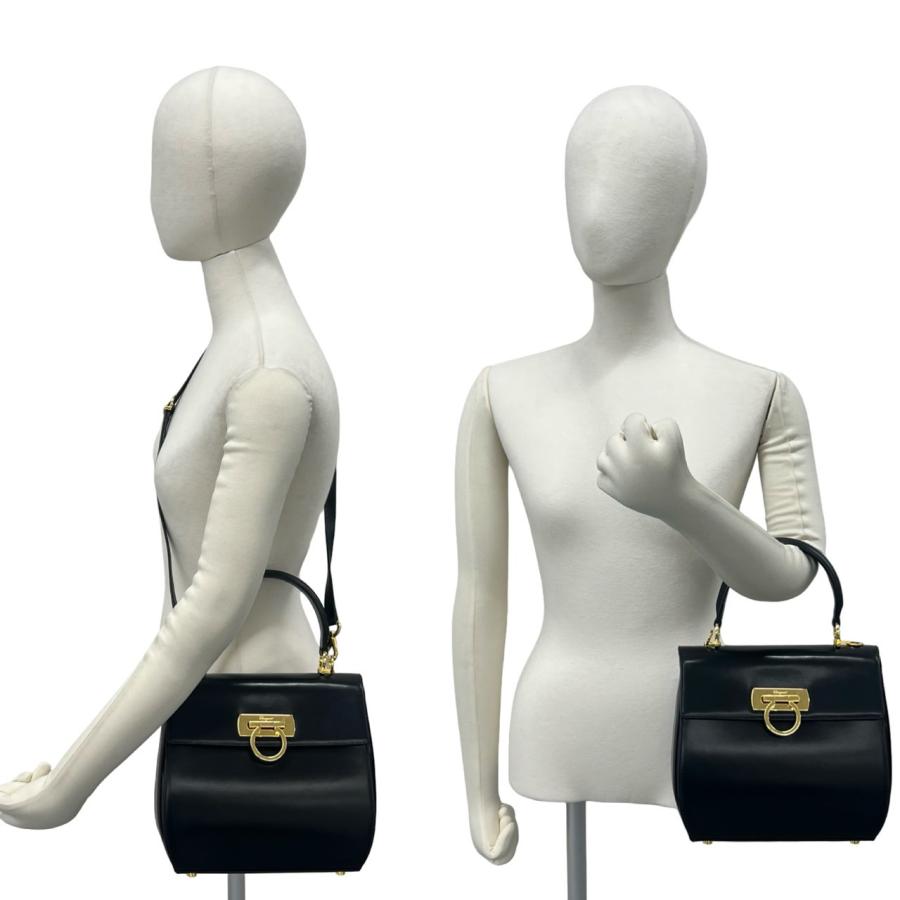 美品✨フェラガモ 2way ショルダーバッグ　牛革 レザーガンチーニ金具 A4 極 美品 Salvatore Ferragamo サルヴァトーレフェラガモ ガンチーニ