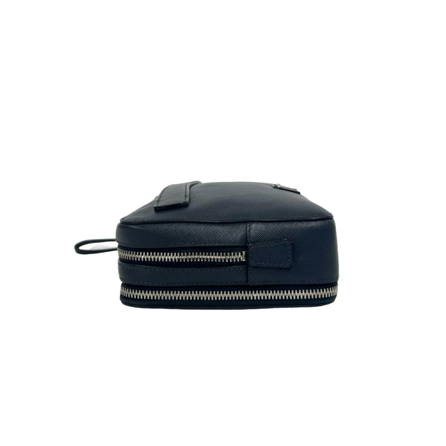 極美品 PRADA クラッチバッグ サフィアーノレザー 三角プレート ブラック PRADA（プラダ） 極 美品 三角ロゴ 金具 サフィアーノ レザー 本革