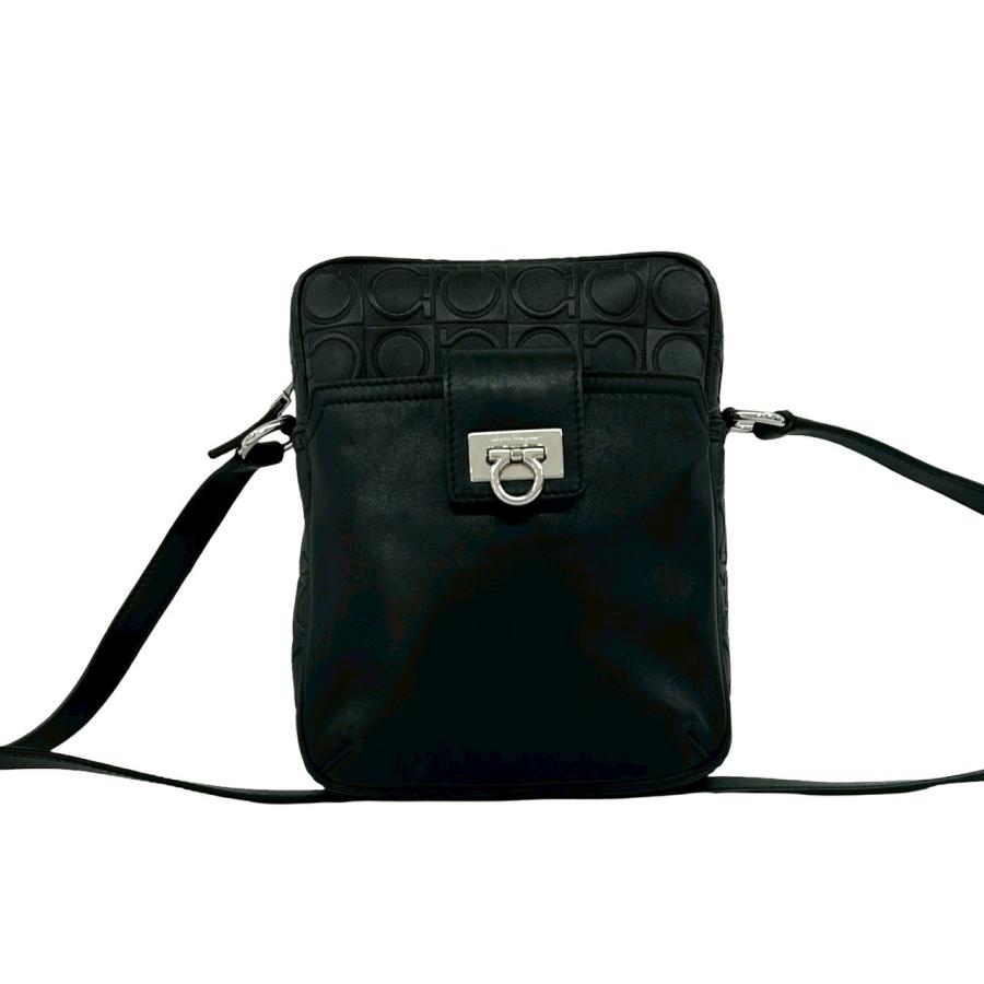 【美品】サルヴァトーレフェラガモ　ショルダーバッグサコッシュ　レザー　ガンチーニ 極 美品 Salvatore Ferragamo サルヴァトーレフェラガモ ガンチーニ 柄