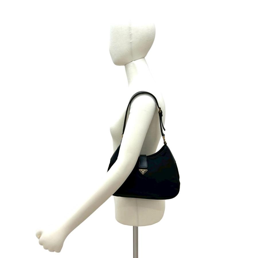PRADA（プラダ） 極 美品 三角ロゴ 金具 レザー 本革 ナイロン