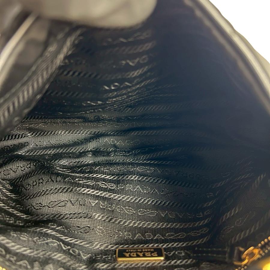 PRADA（プラダ） 極 美品 三角ロゴ 金具 レザー 本革 ナイロン