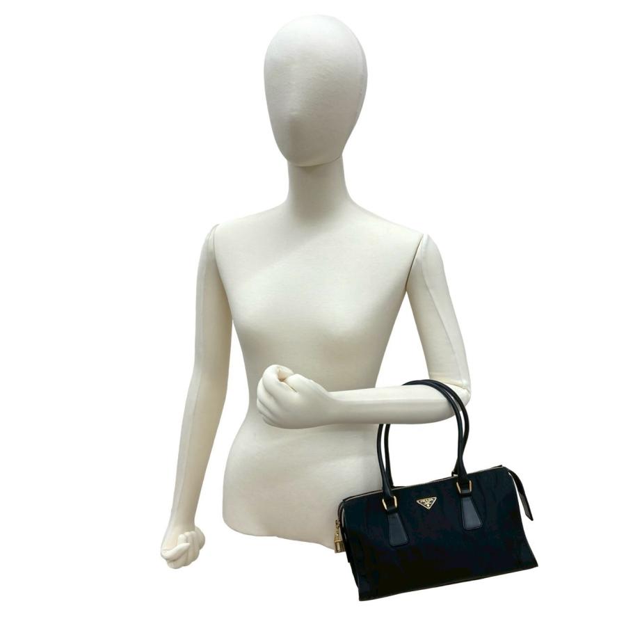 PRADA（プラダ） 極 美品 鍵付き 三角ロゴ プレート 金具 ナイロン