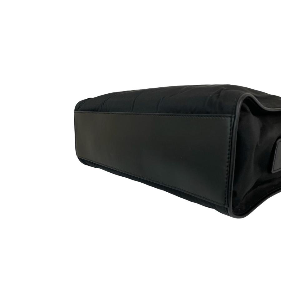 PRADA（プラダ） 極 美品 鍵付き 三角ロゴ プレート 金具 ナイロン