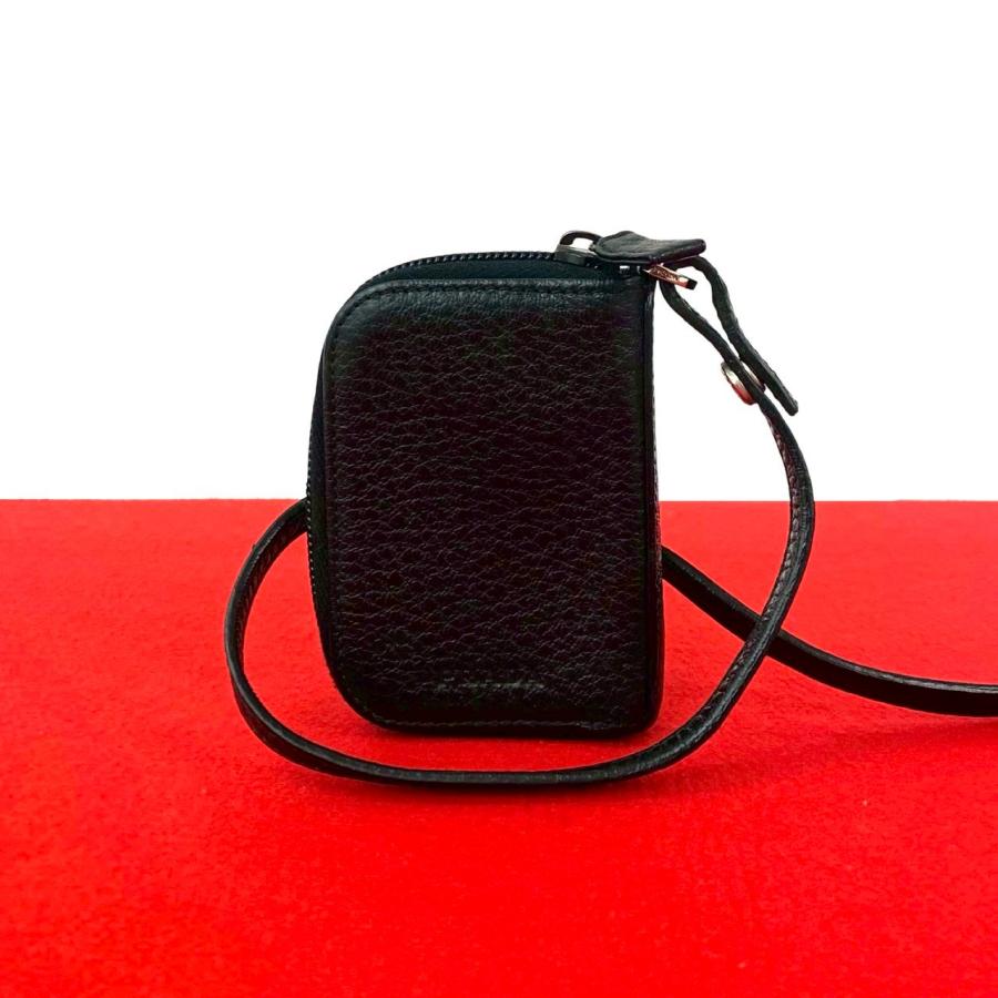 PRADA（プラダ） 極 美品 希少品 ロゴ 刻印 金具 レザー 本革