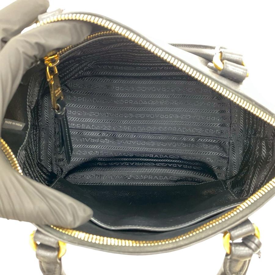 PRADA（プラダ） 極 美品 袋付 型押し 三角ロゴ 金具 レザー 本革 2way