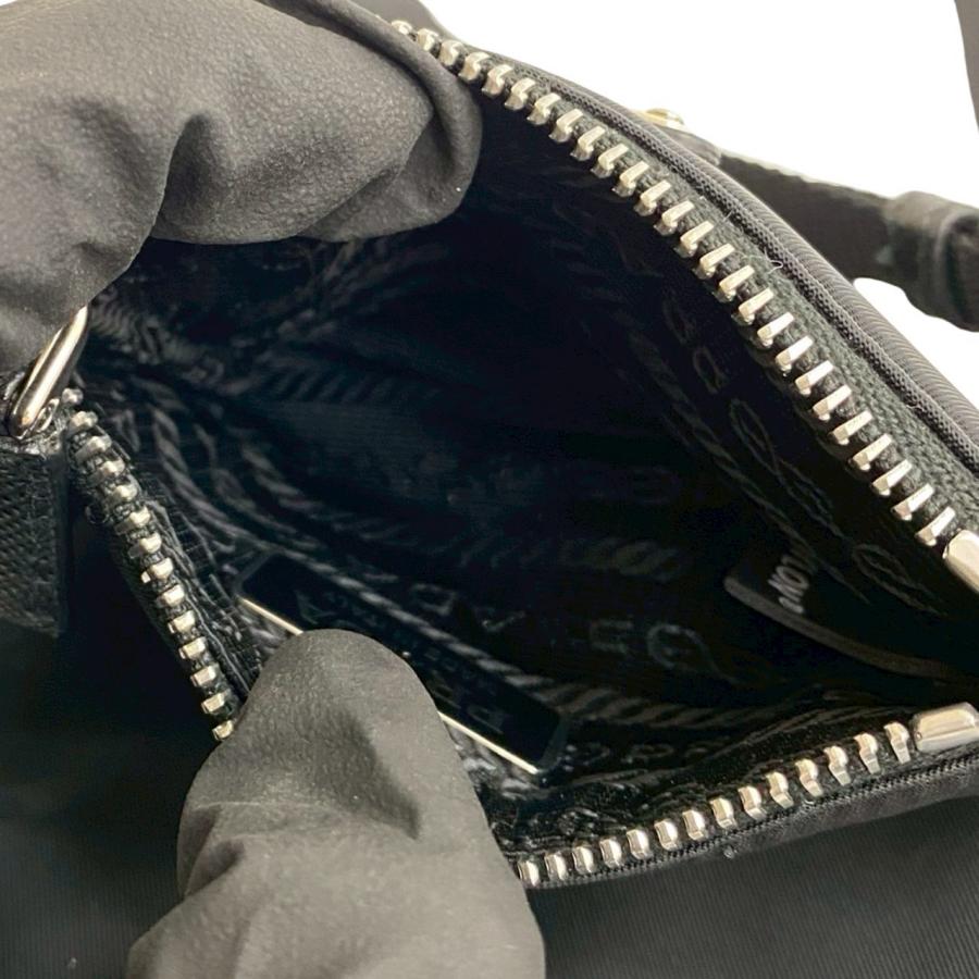 PRADA（プラダ） ほぼ未使用 Re-Nylon リナイロン 三角ロゴ 金具
