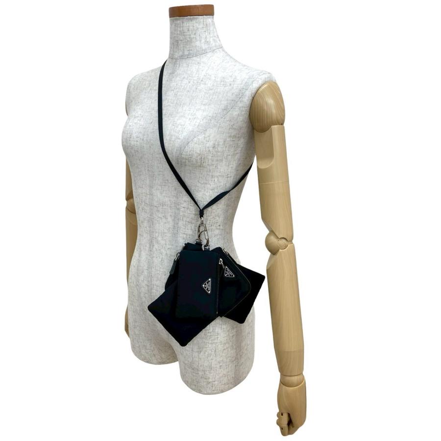 PRADA（プラダ） ほぼ未使用 Re-Nylon リナイロン 三角ロゴ 金具