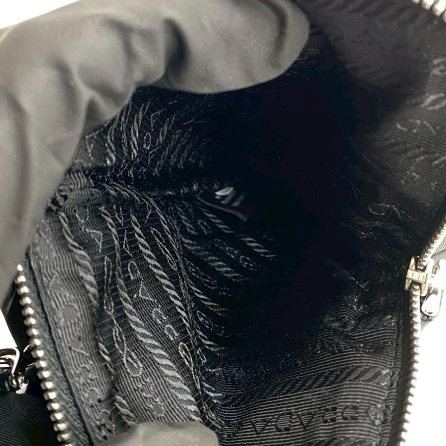 PRADA（プラダ） ほぼ未使用 Re-Nylon リナイロン 三角ロゴ 金具