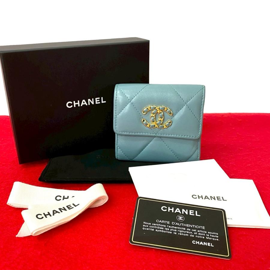 ほぼ未使用 保存箱付 カード シール有 29番台 CHANEL シャネル シャネル19 ラムスキン 二つ折り 財布 ミニ ウォレット ブルー 37277 CHANEL（シャネル） ほぼ未使用 保存箱付 カード シール有 29番台