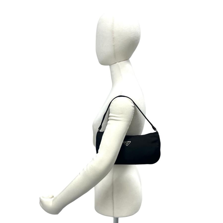 PRADA（プラダ） 極 美品 三角 ロゴ プレート トライアングル 金具