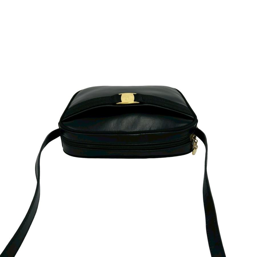 【極美品】Salvatore Ferragamo ショルダーバッグブラックレザー 極 美品 Salvatore Ferragamo サルヴァトーレフェラガモ ヴィンテージ