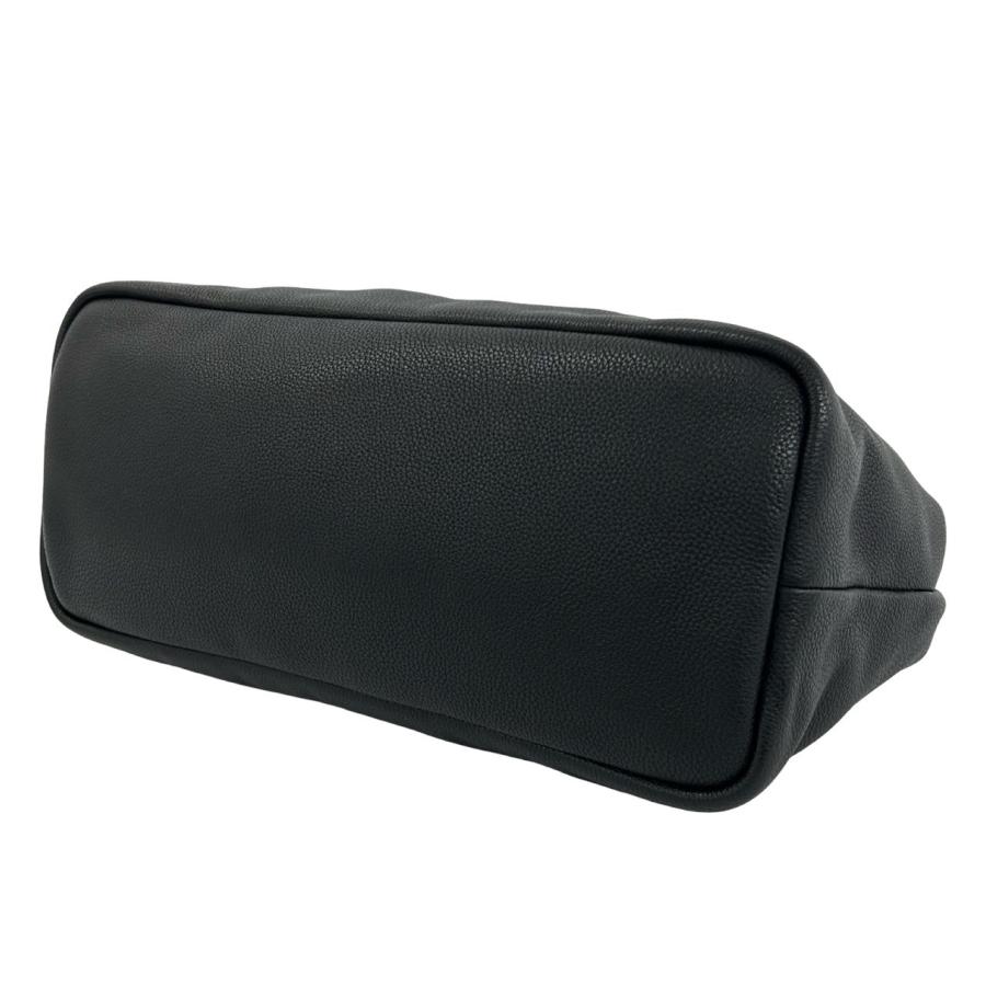 【極美品】PRADA 黒 バッグ PRADA（プラダ） 極 美品 三角ロゴ 金具 パンチング ヴィッテロダイノ