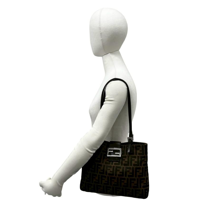 FENDI（フェンディ） 極 美品 袋付き ズッカ FF 柄 ロゴ 金具