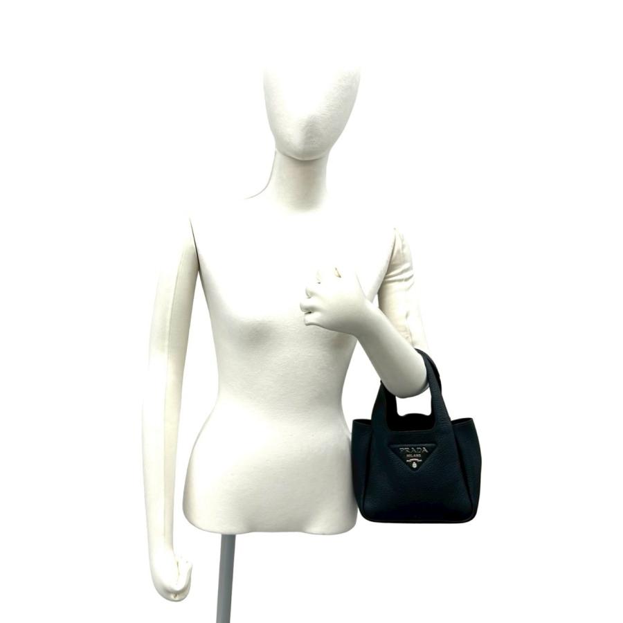 PRADA（プラダ） 極 美品 袋付き ヴィッテロダイノ 三角ロゴ 金具