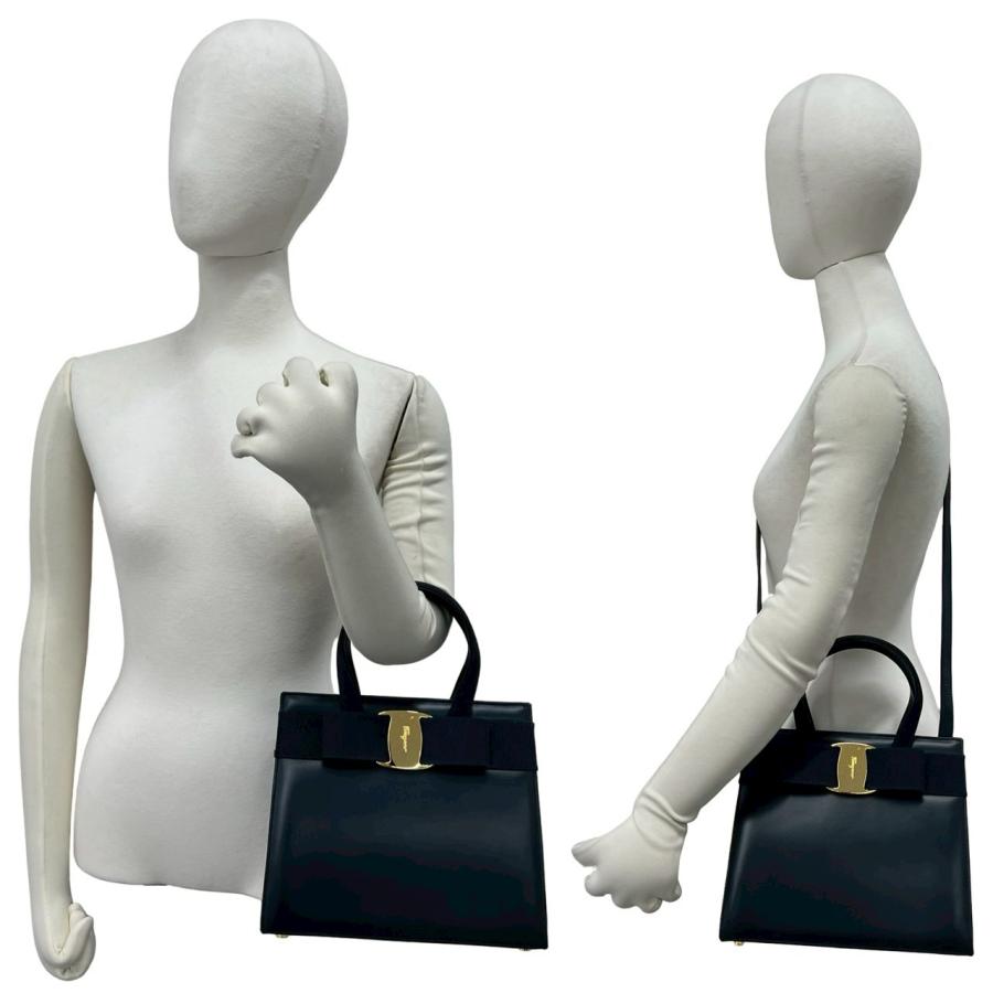 極 美品 袋付 Salvatore Ferragamo サルヴァトーレフェラガモ ヴァラ