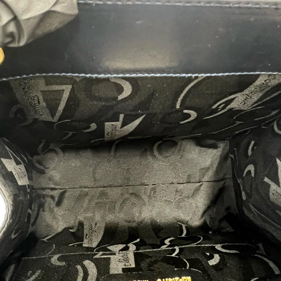 極 美品 袋付き Salvatore Ferragamo サルヴァトーレフェラガモ ヴァラ