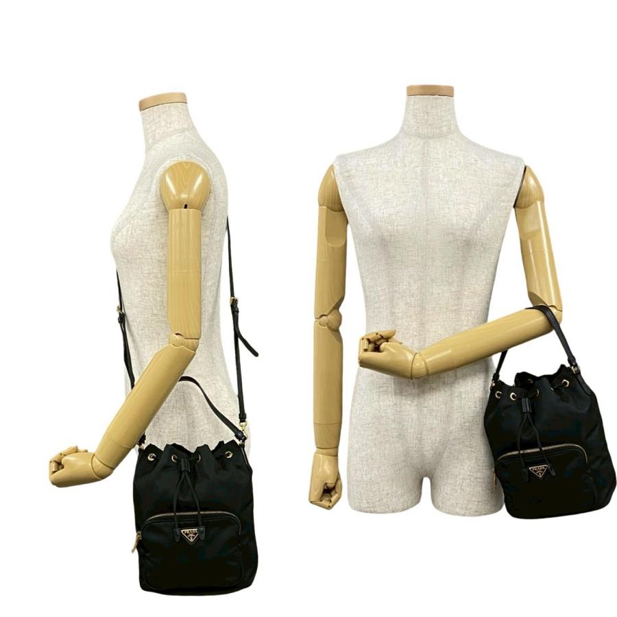 PRADA（プラダ） 極 美品 三角ロゴ 金具 サフィアーノ レザー 本革
