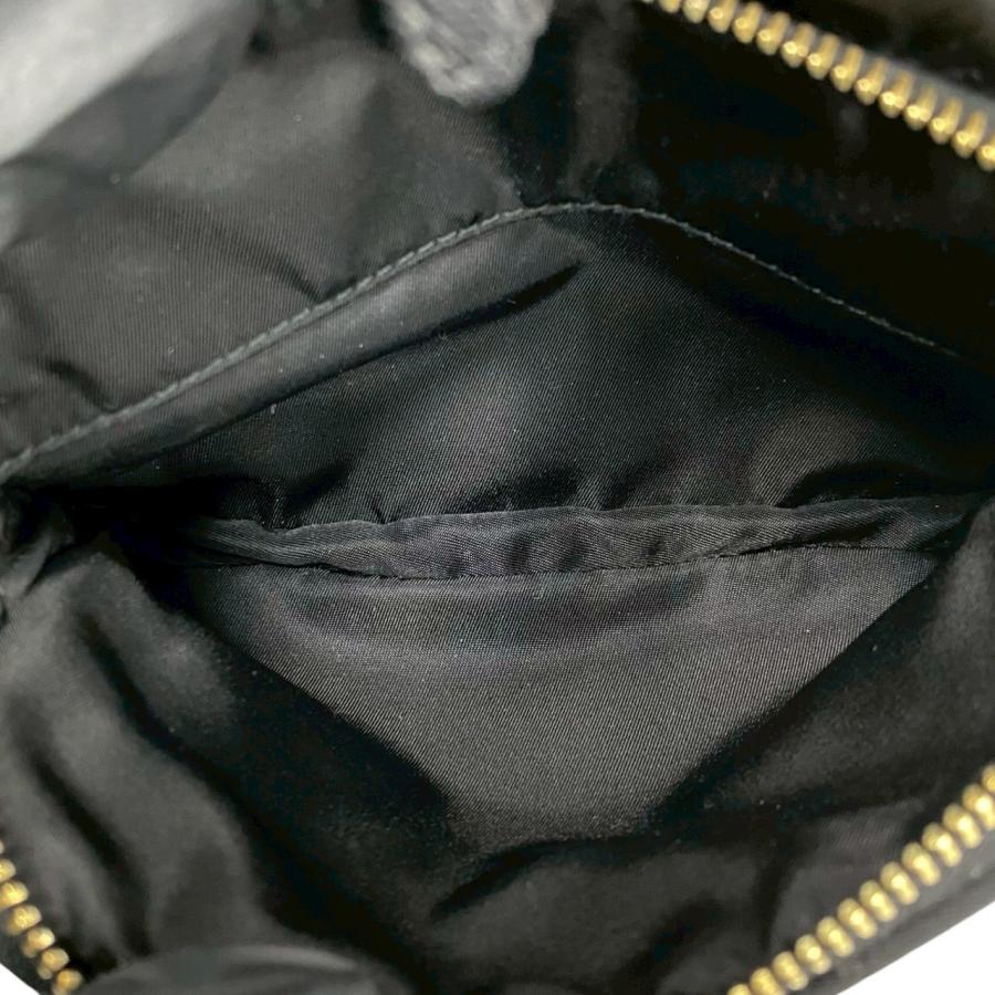 PRADA（プラダ） 極 美品 三角ロゴ 金具 サフィアーノ レザー 本革